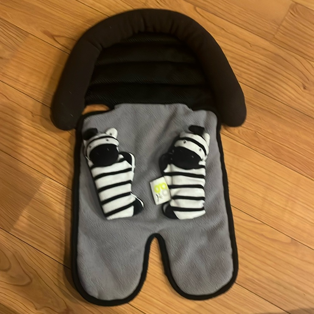 Infant car seat insert protects seat & supports head. With zebra strap covers